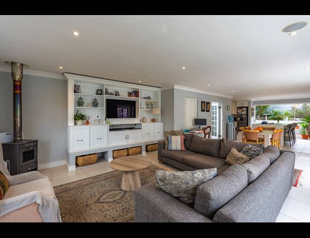 3 BEDROOM HOUSE FOR SALE IN MAROELADAL